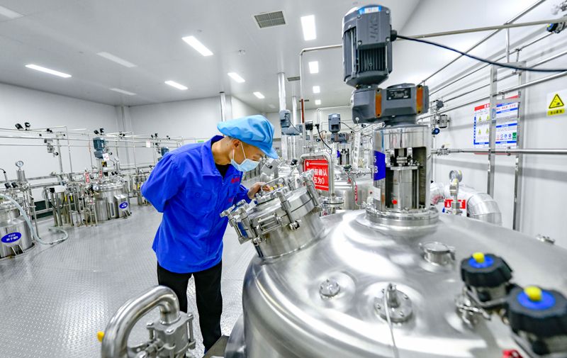 頭孢顆粒生產(chǎn)煥新！銀星機械直線篩 + 真空上料機：GMP 合規(guī)無縫銜接，損耗直降 2.5%